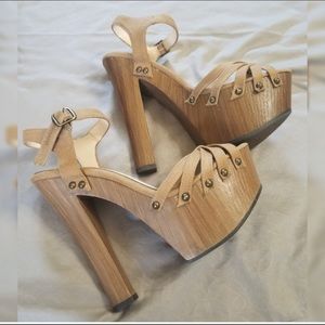 Jessica Simpson platforms